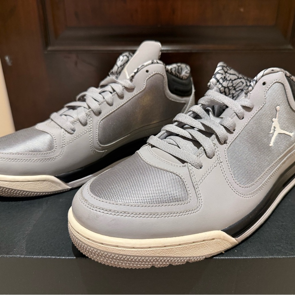 Jordan Flight 23 RST Low
(Colorway: Wolf Grey / Dark Grey / Black)